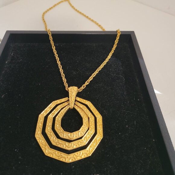 Vintage Trifari  Gold tone Statement Necklace/Pendant - Picture 1 of 4